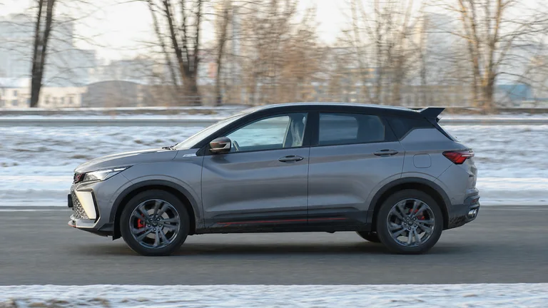 Geely Coolray, боковой вид